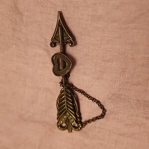 Cabi vintage arrow and heart pin